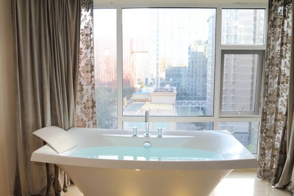 Lincoln Bathtub Installation